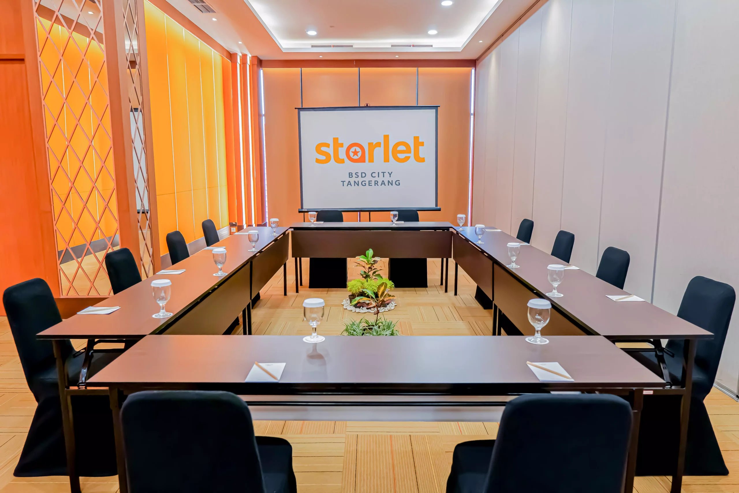 Starlet Hotel BSD City slide 1